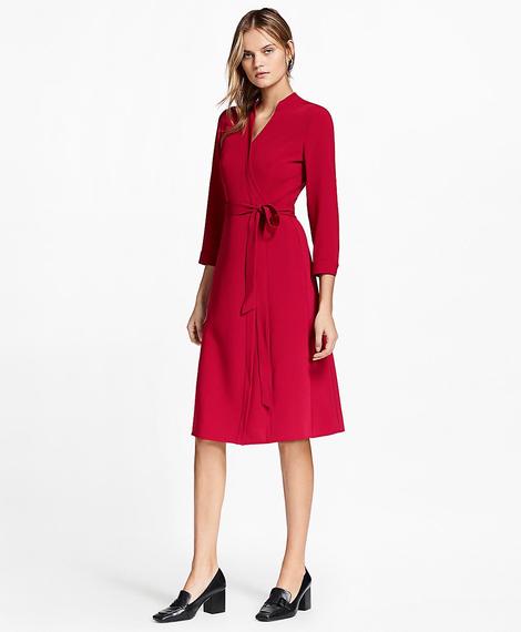 Kadın kırmızı belden kemerli elbise